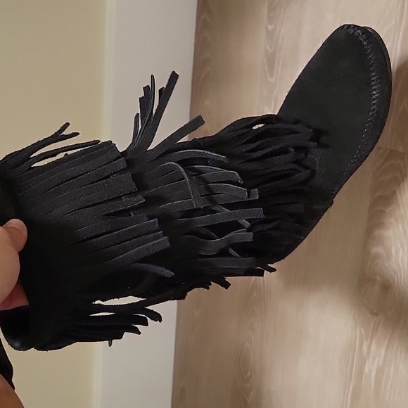 Minnetonka boots - Picture 2 of 4